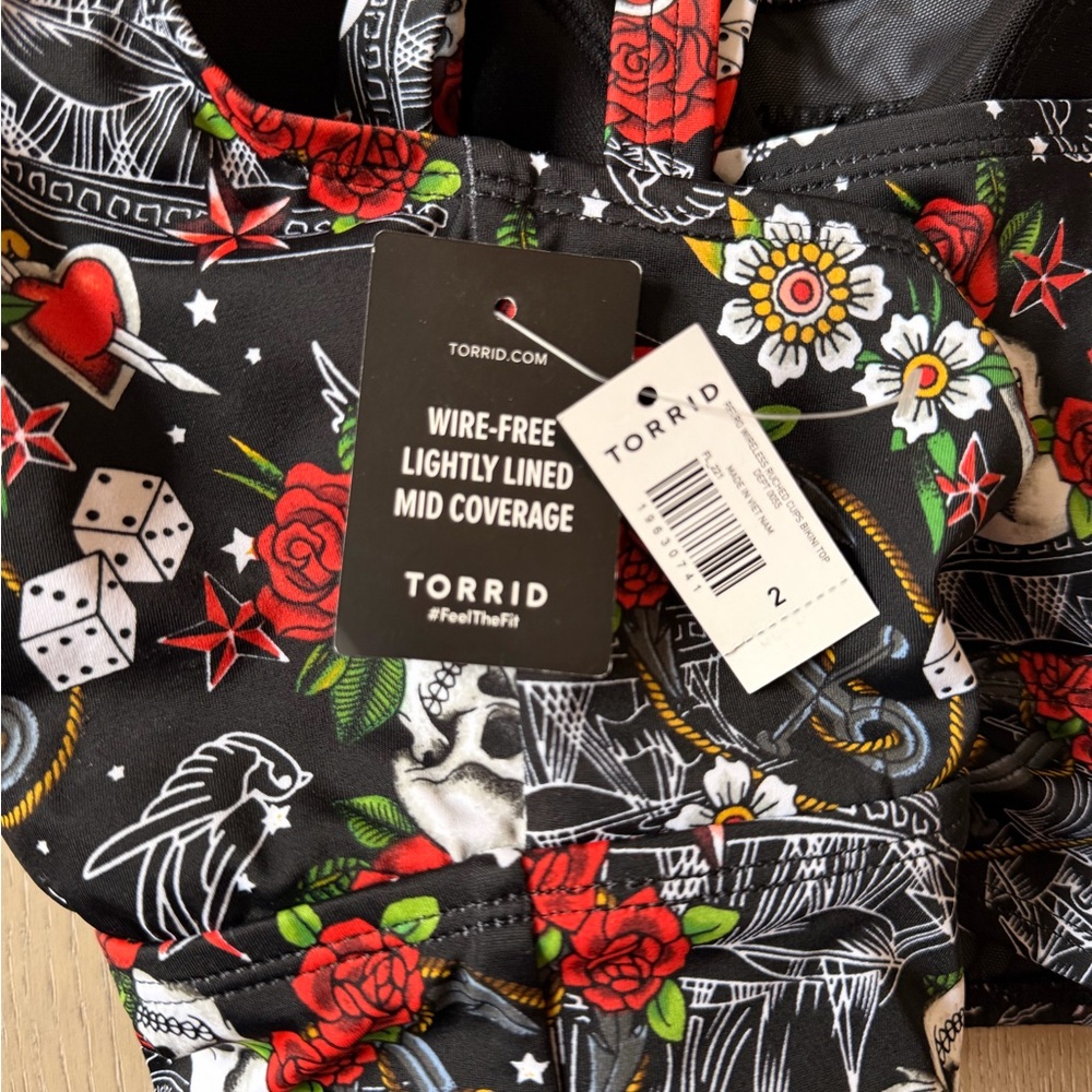 🌶️ NWT Torrid Black Floral Skull Swim Crop Top. Size 2 - Picture 4 of 4